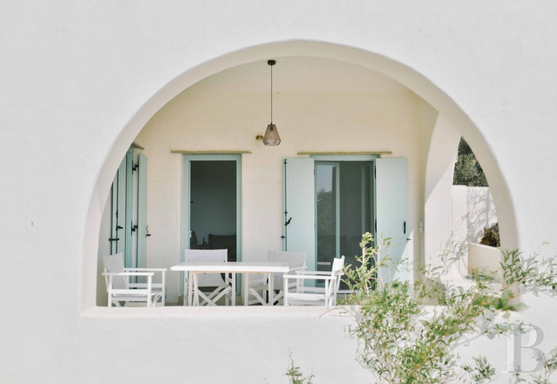 A former olive farm transformed into a charming house on the island of Tinos, in the north of the Cyclades - photo  n°4